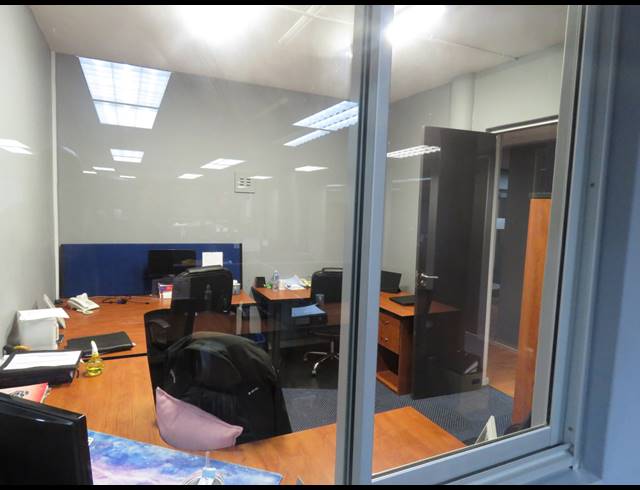 305M² OFFICE TO LET IN SOMERSET WEST MALL TRIANGLE
